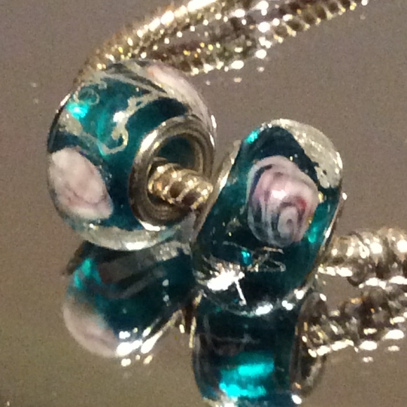 🌸 2PC TEAL & PURPLE ROSE SWIRL BEAD GEM CHARM WIDE HOLE PANDORA TROLL FLOWER - Picture 6 of 6